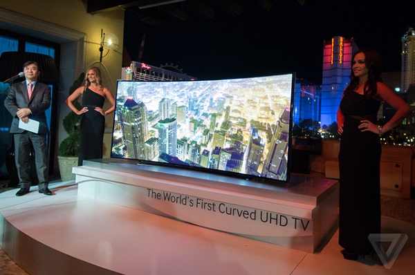 Samsung : 105" Curved UHD